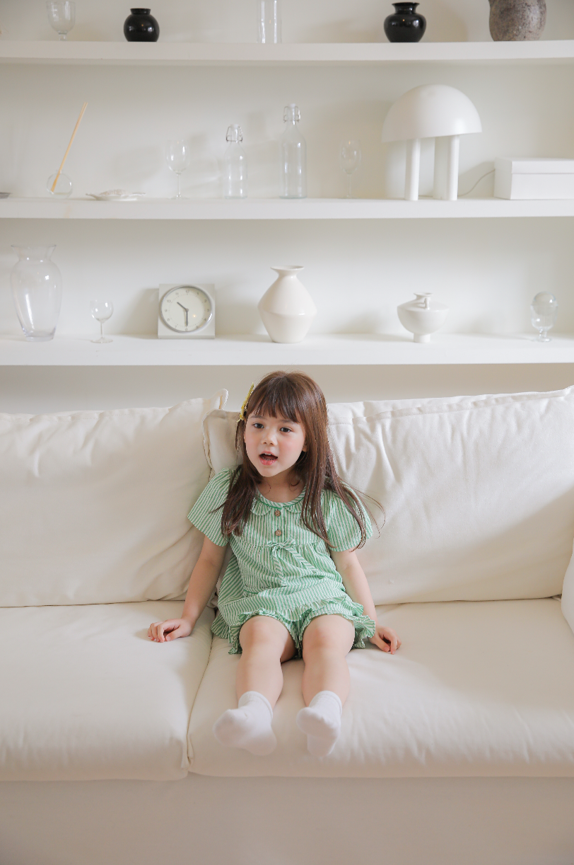Clover Ruffle Collared Short Sleeve Set