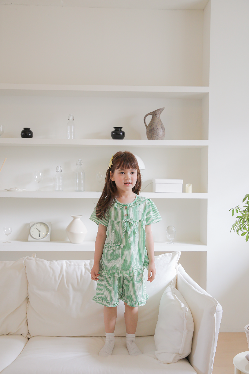 Clover Ruffle Collared Short Sleeve Set