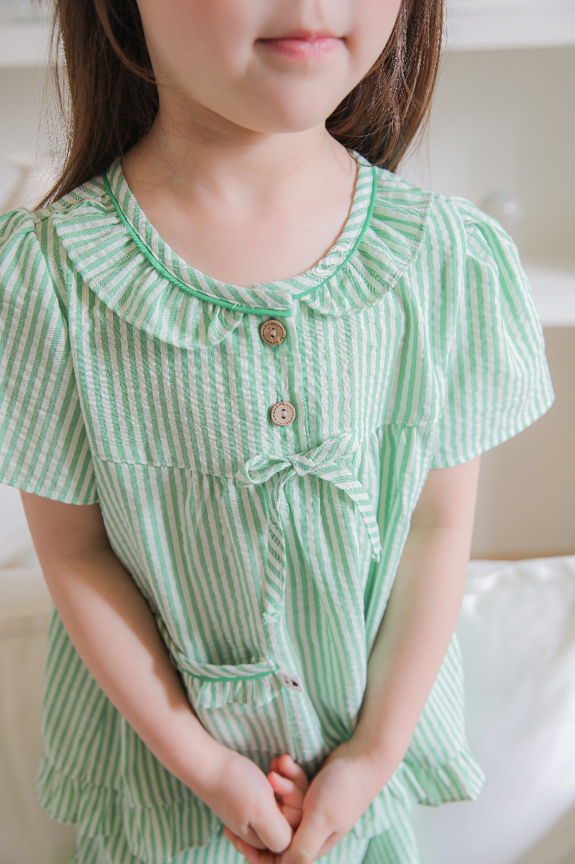 Clover Ruffle Collared Short Sleeve Set
