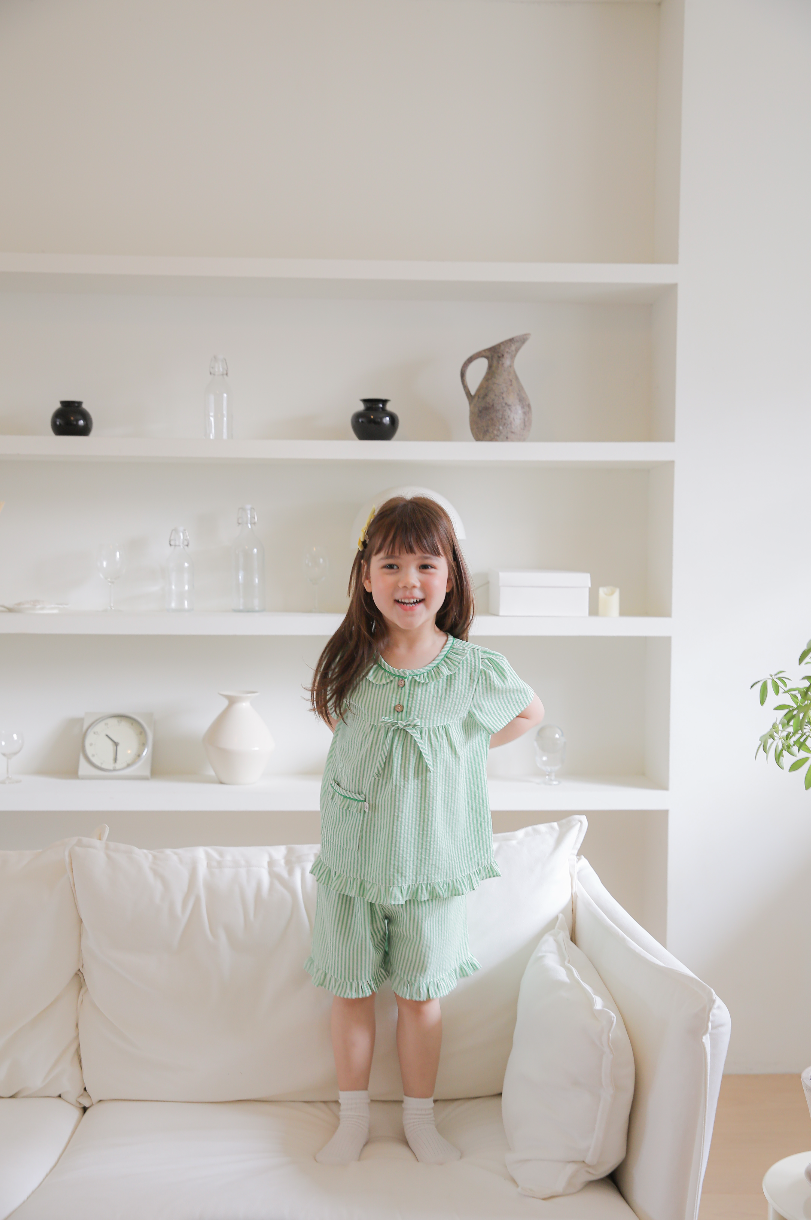 Clover Ruffle Collared Short Sleeve Set